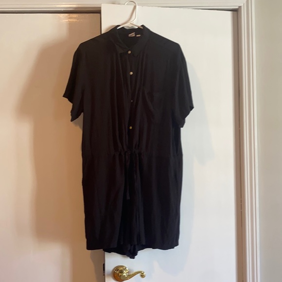 Gap Black Short Sleeve Romper - Picture 1 of 4